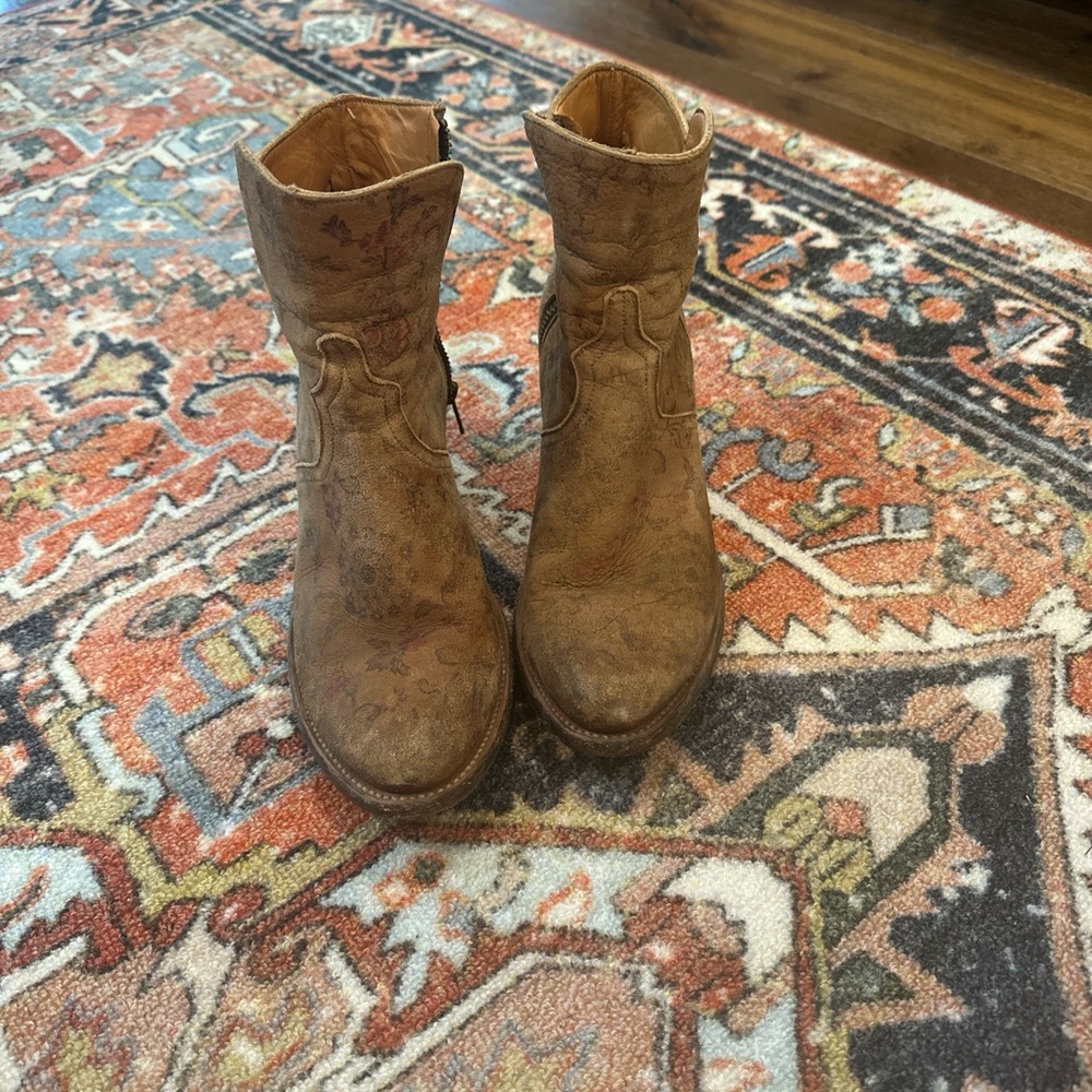 Lucchese Tan Leather Ankle Boots